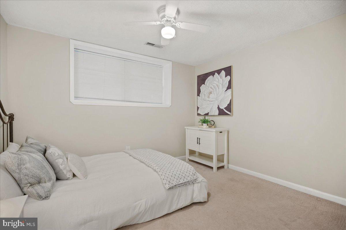 COUNTRY LAKES - Residential