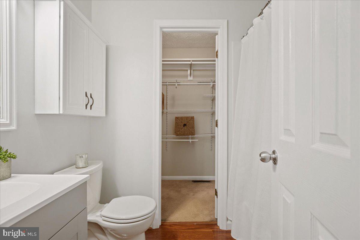 COUNTRY LAKES - Residential