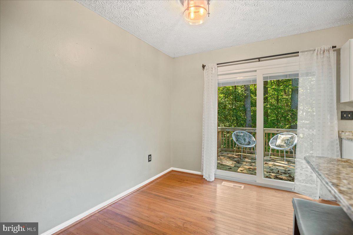 COUNTRY LAKES - Residential