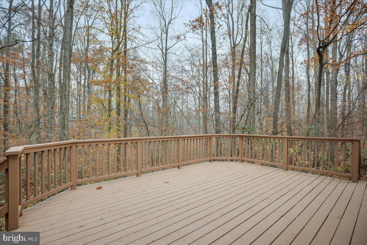 COUNTRY LAKES - Residential