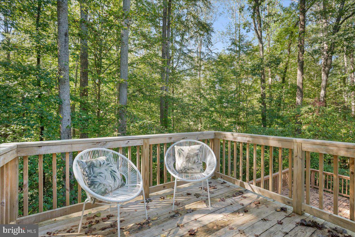 COUNTRY LAKES - Residential