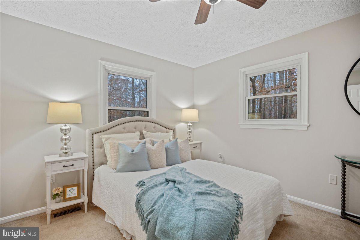 COUNTRY LAKES - Residential