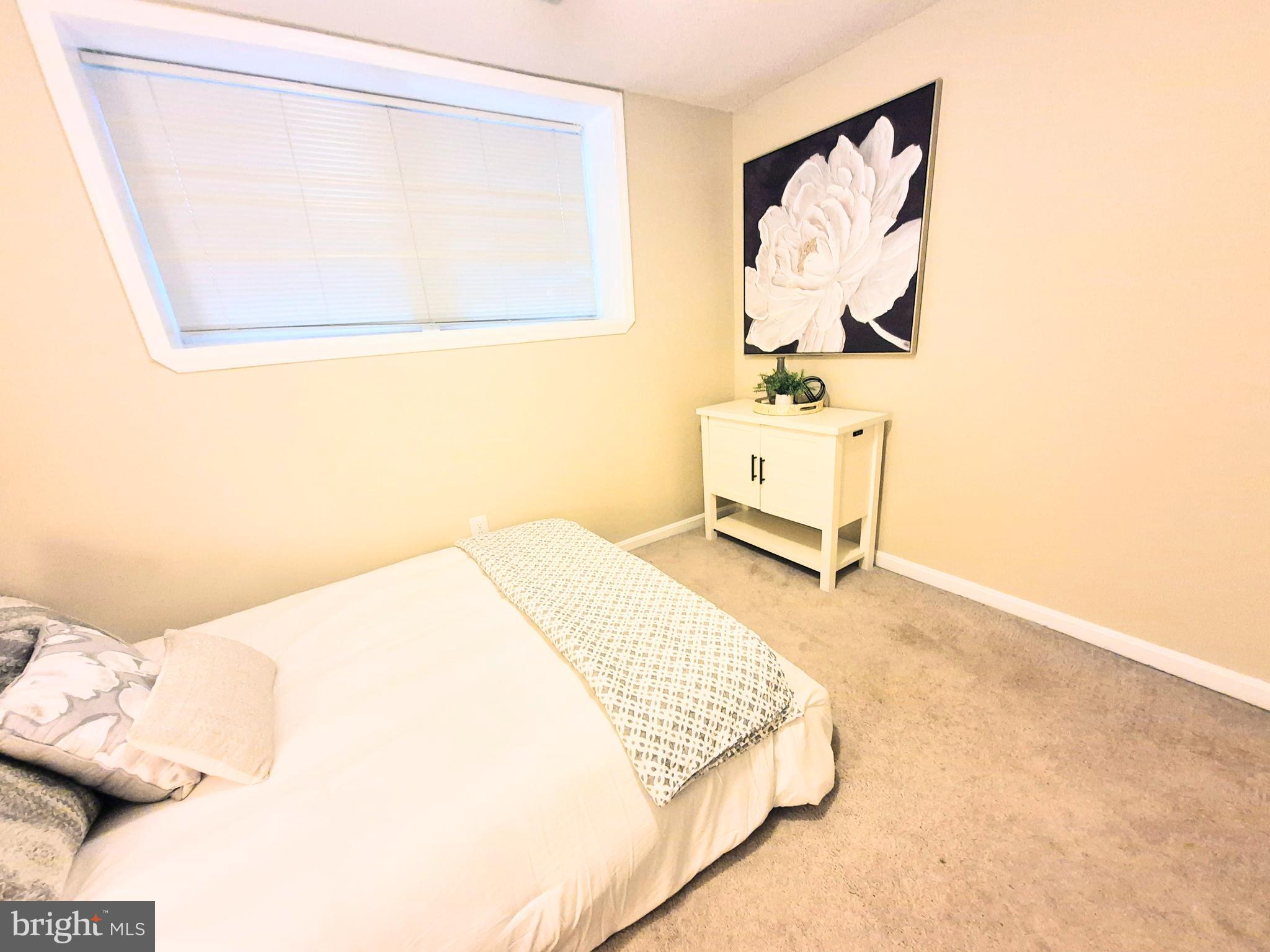 COUNTRY LAKES - Residential