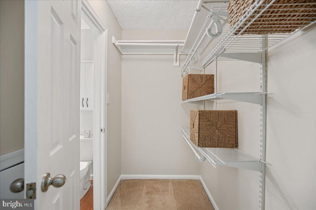 COUNTRY LAKES - Residential