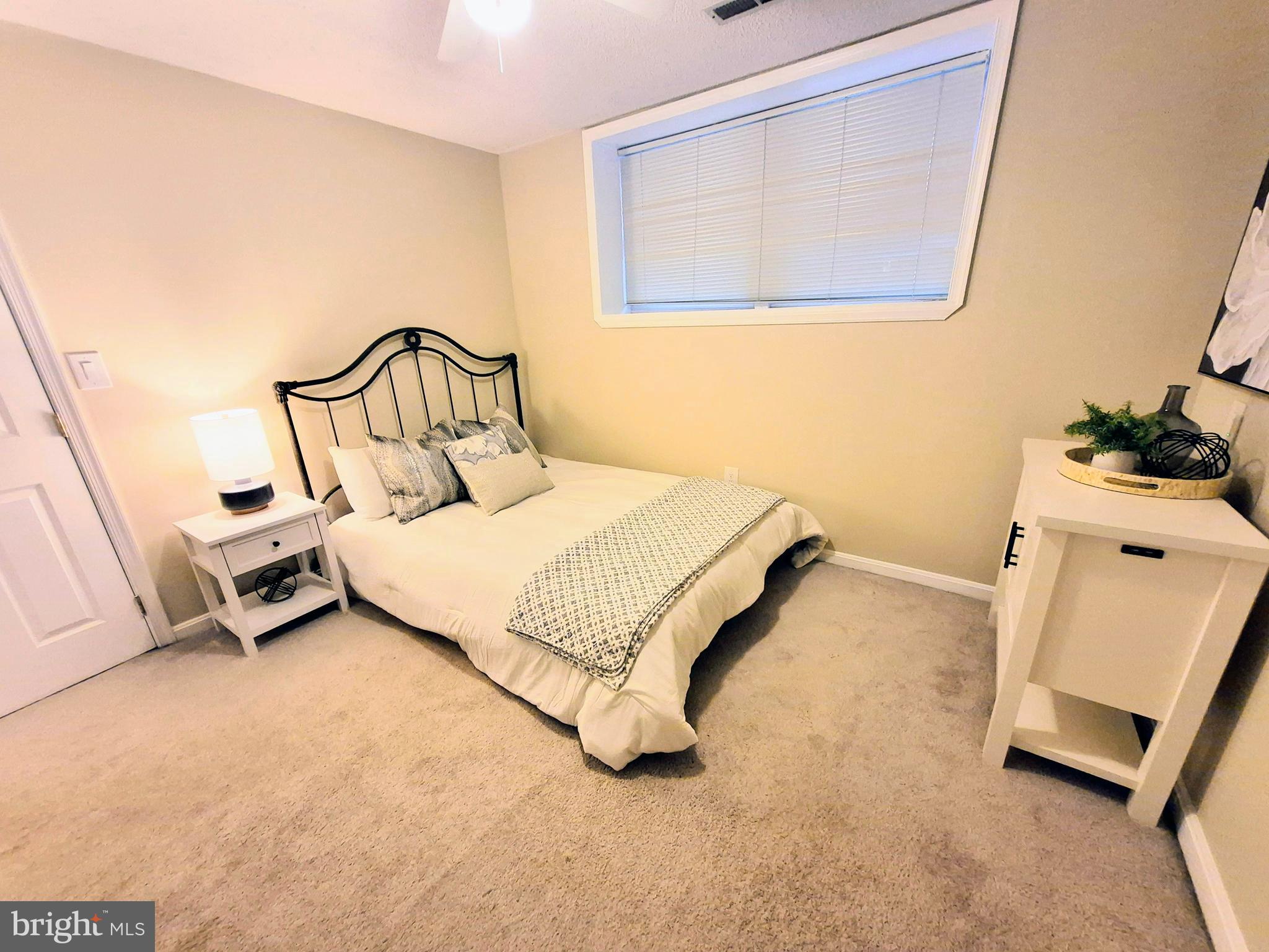 COUNTRY LAKES - Residential