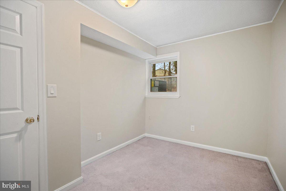 COUNTRY LAKES - Residential