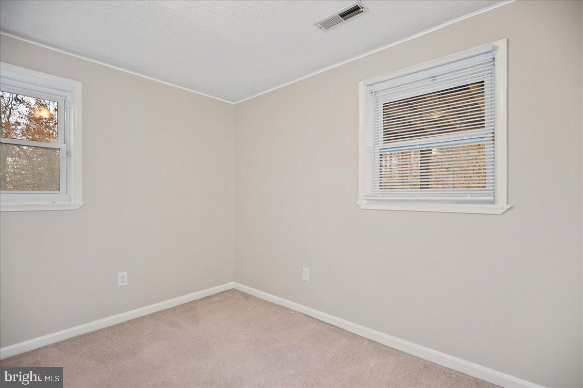 COUNTRY LAKES - Residential