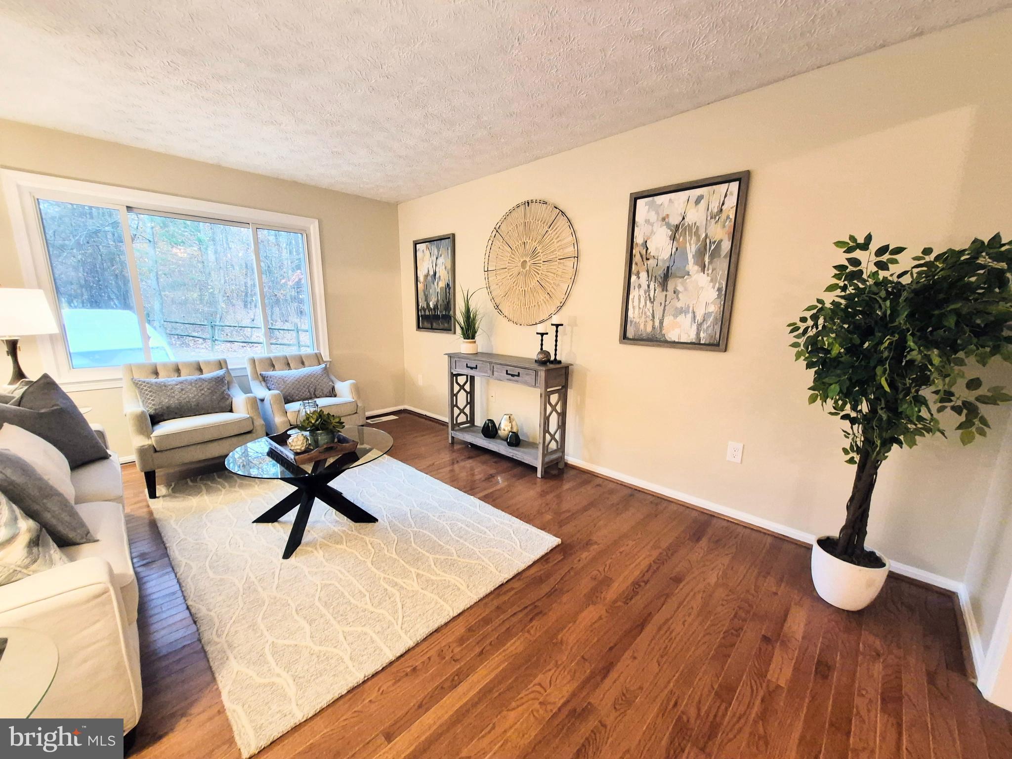 COUNTRY LAKES - Residential