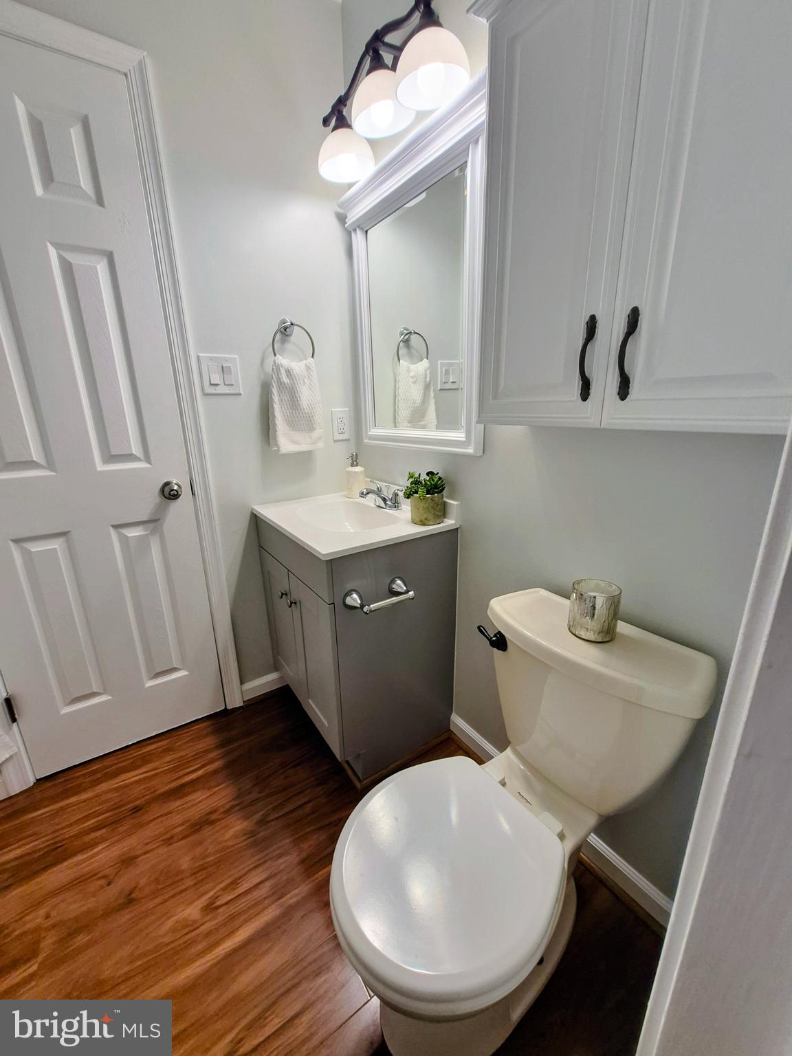 COUNTRY LAKES - Residential