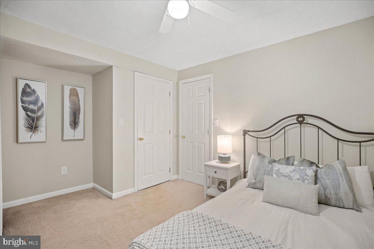 COUNTRY LAKES - Residential