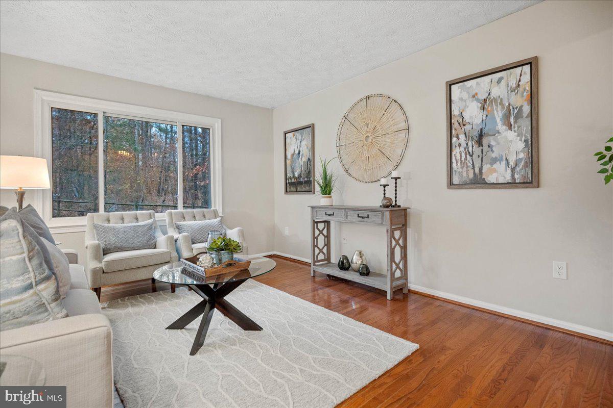 COUNTRY LAKES - Residential