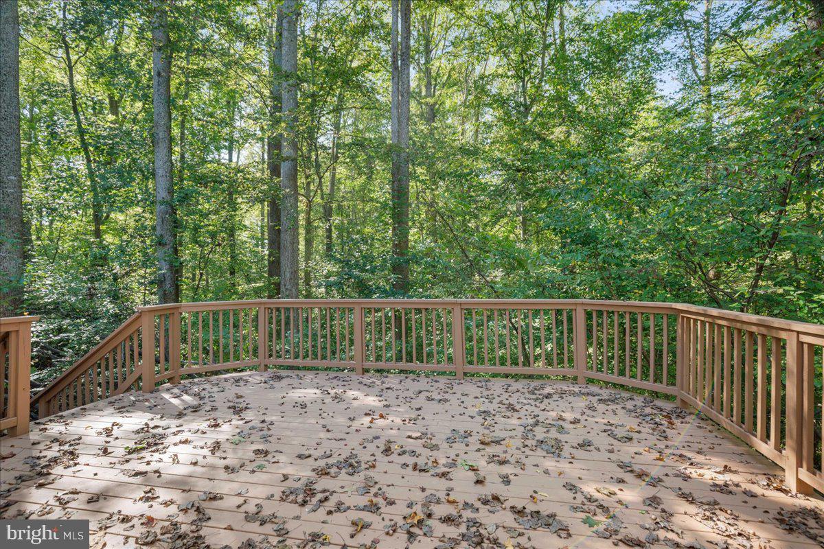 COUNTRY LAKES - Residential