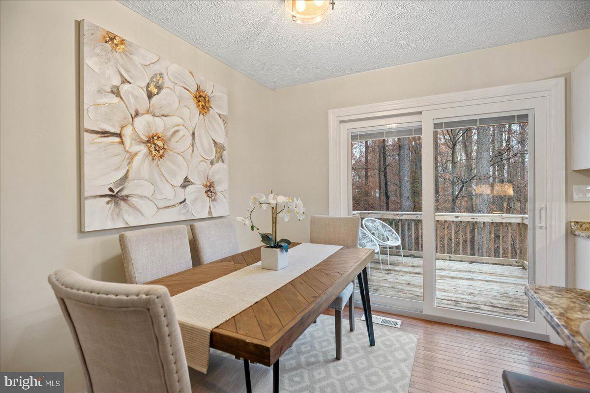 COUNTRY LAKES - Residential