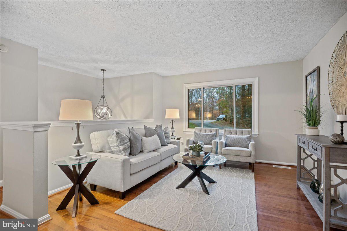 COUNTRY LAKES - Residential