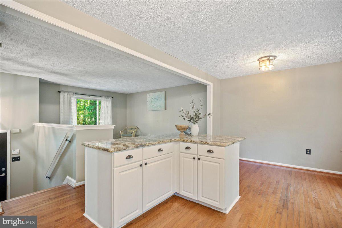 COUNTRY LAKES - Residential