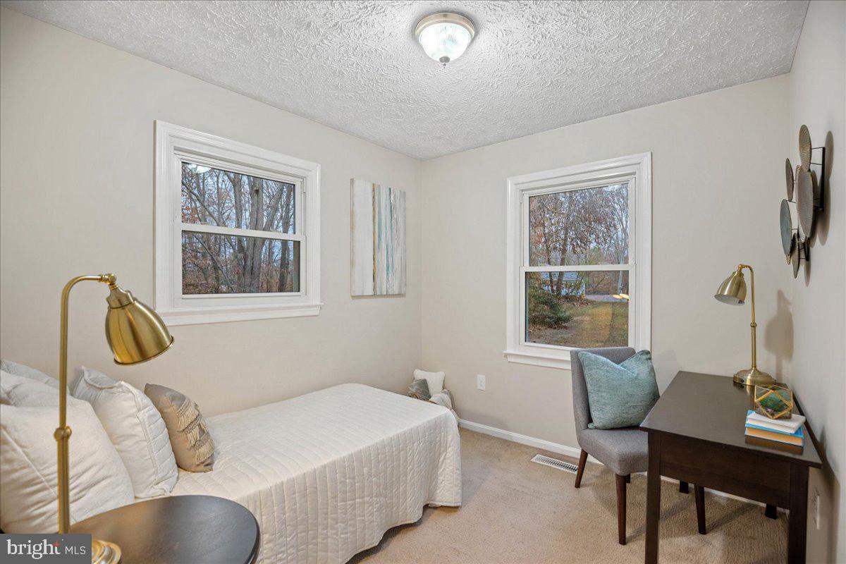 COUNTRY LAKES - Residential