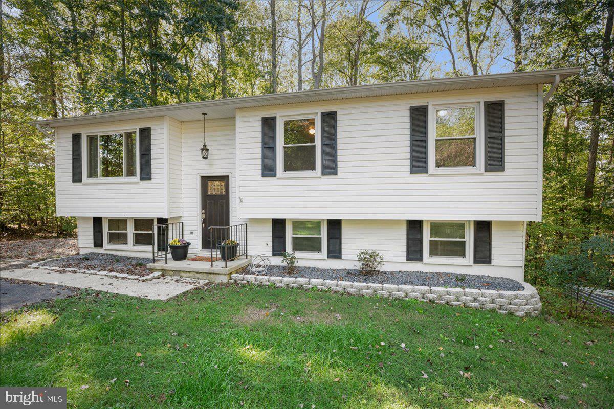 COUNTRY LAKES - Residential