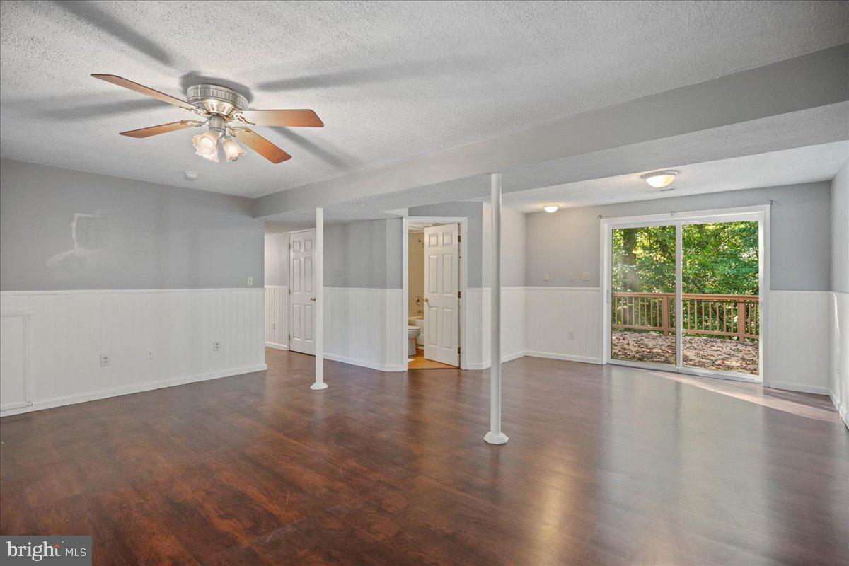 COUNTRY LAKES - Residential