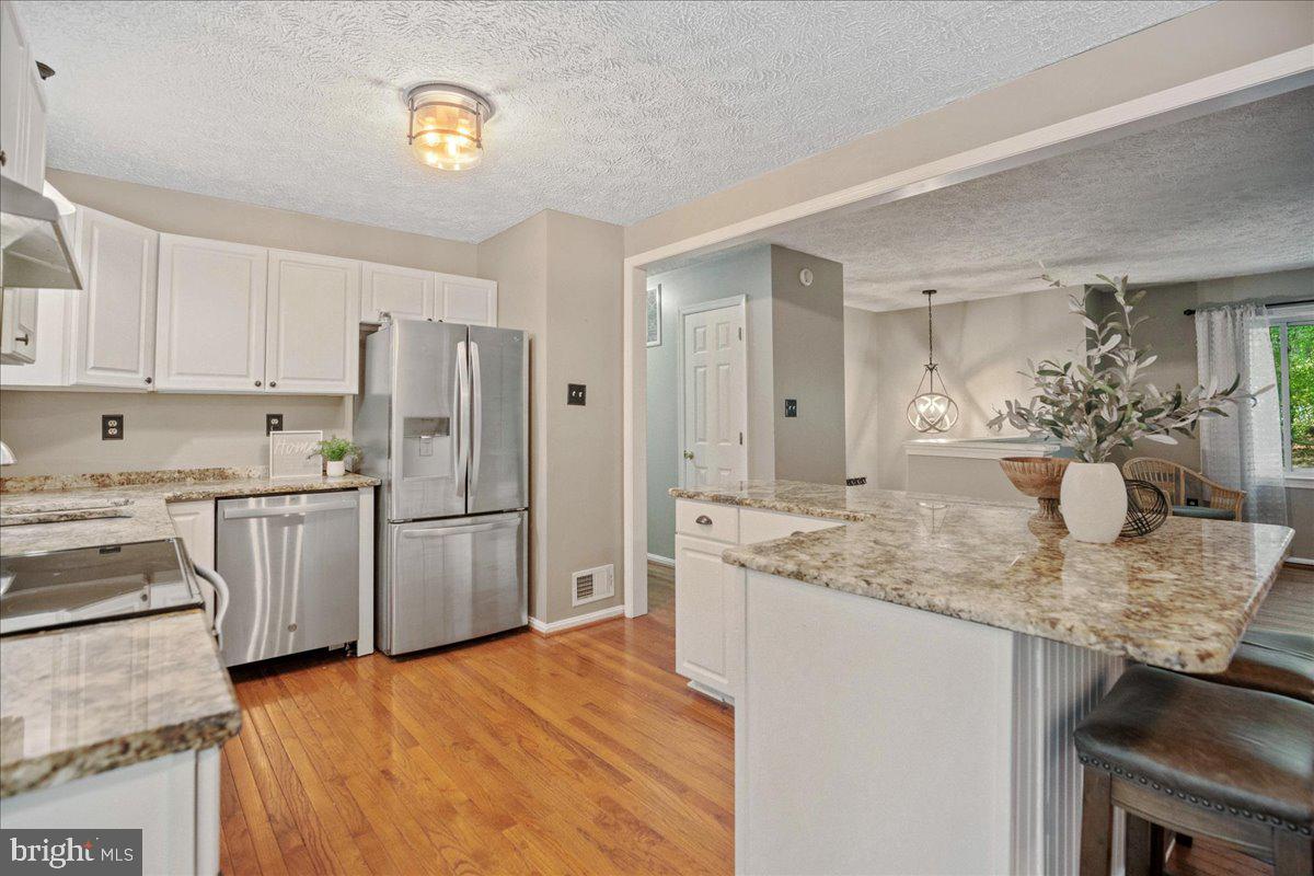 COUNTRY LAKES - Residential