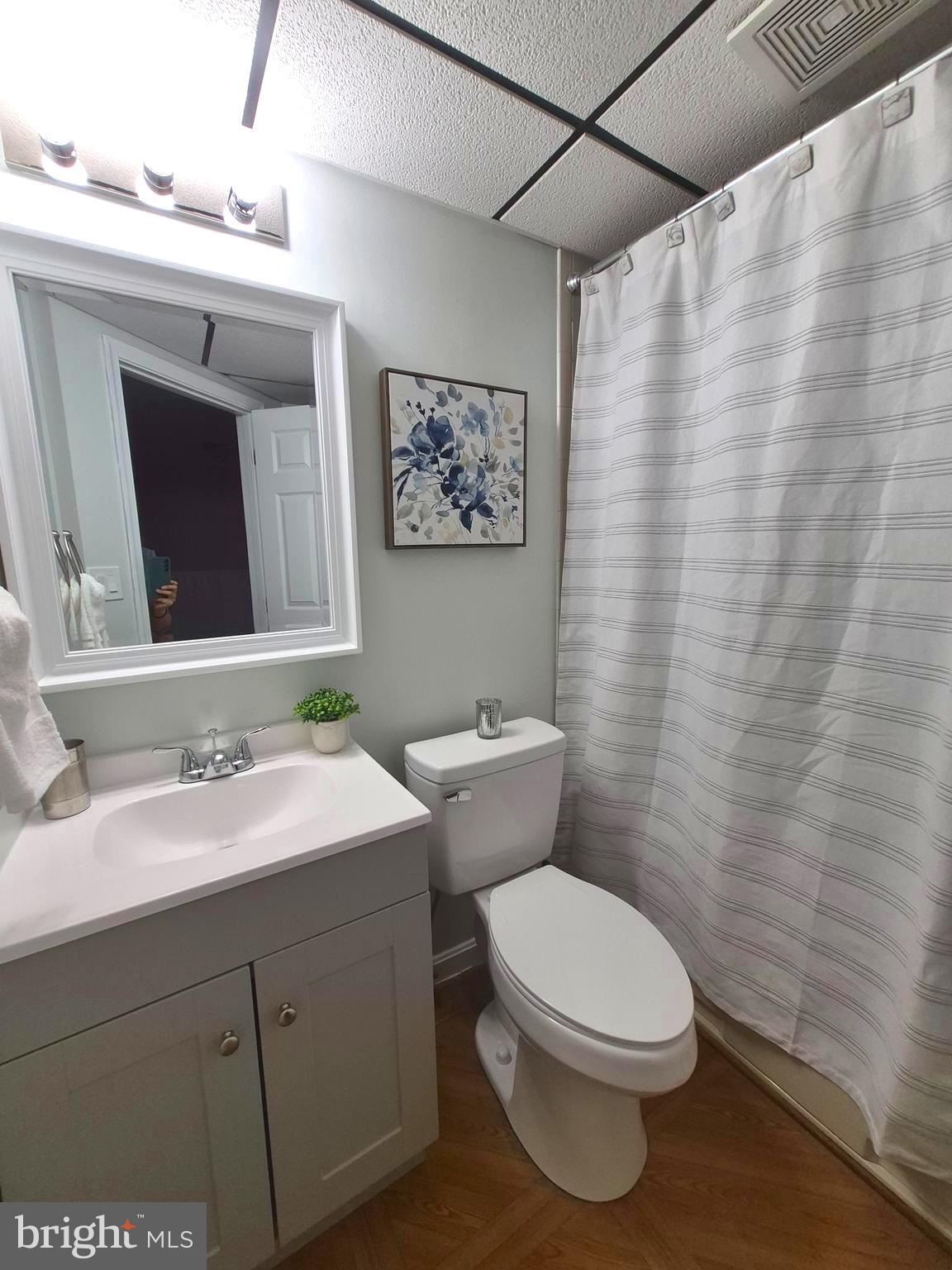 COUNTRY LAKES - Residential