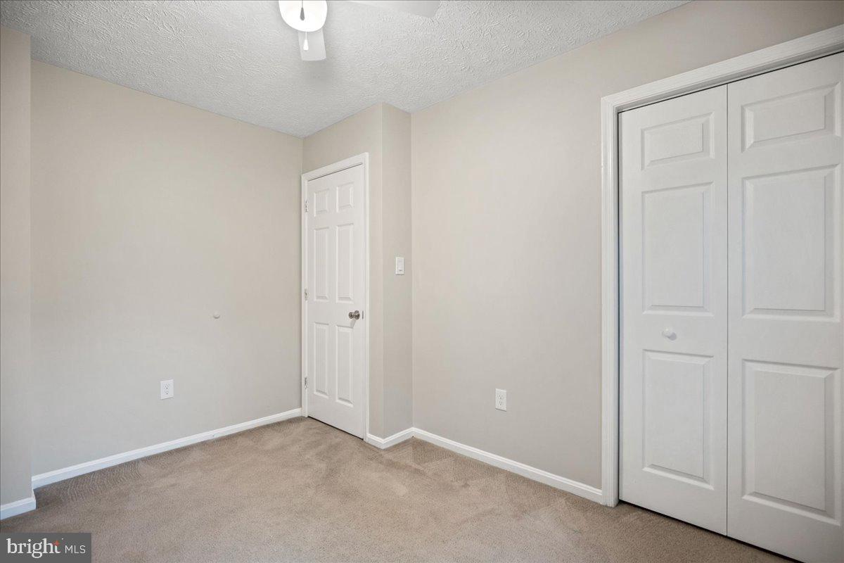 COUNTRY LAKES - Residential