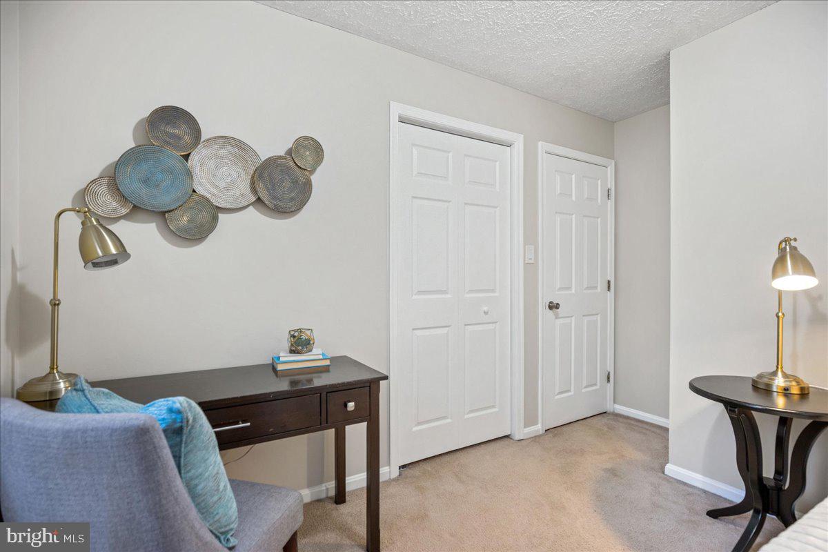 COUNTRY LAKES - Residential