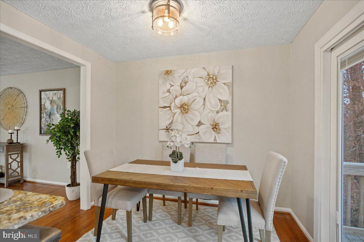 COUNTRY LAKES - Residential