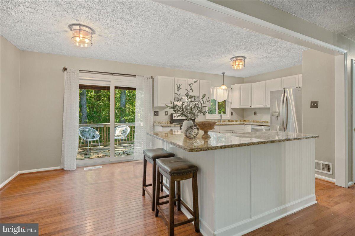 COUNTRY LAKES - Residential