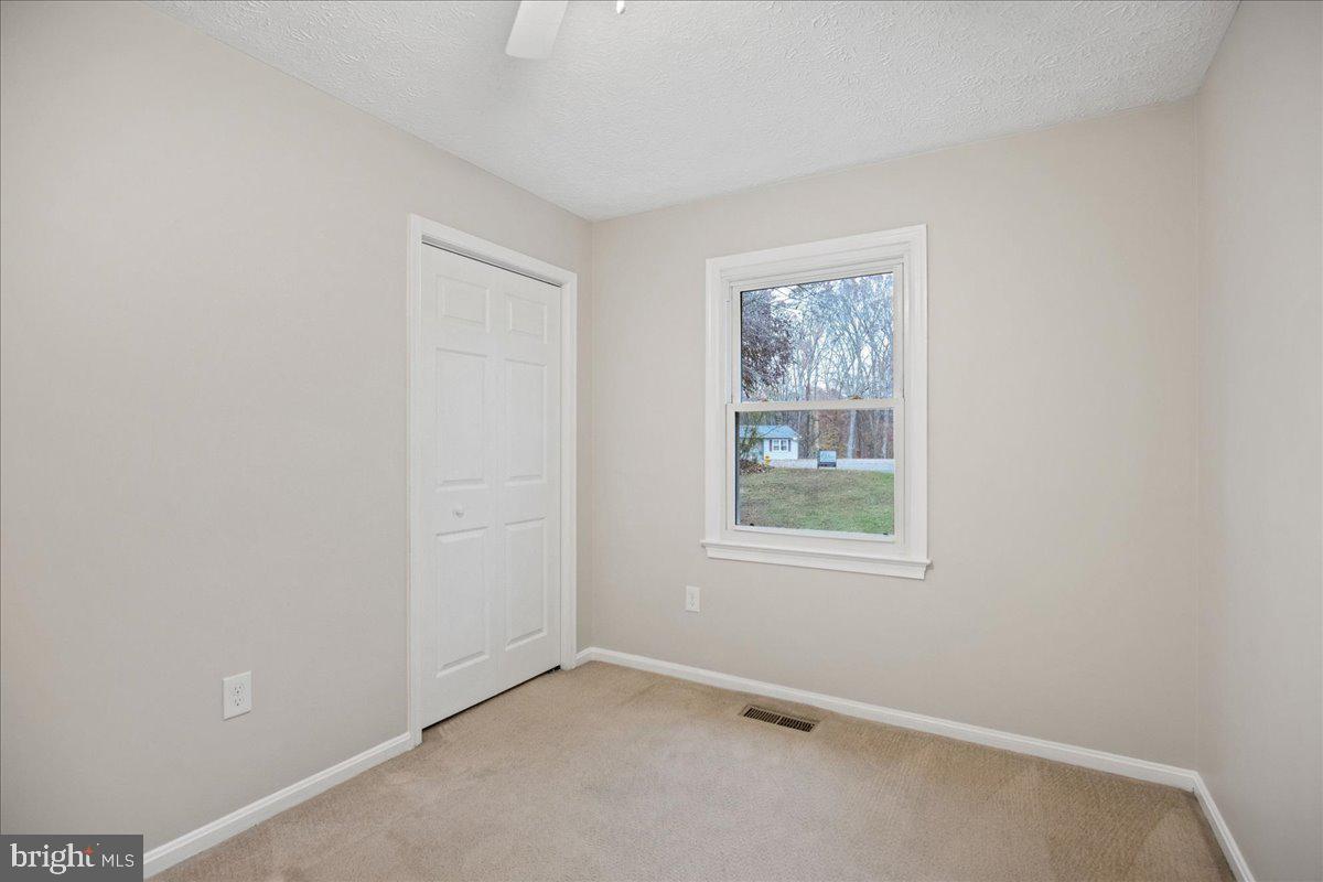 COUNTRY LAKES - Residential