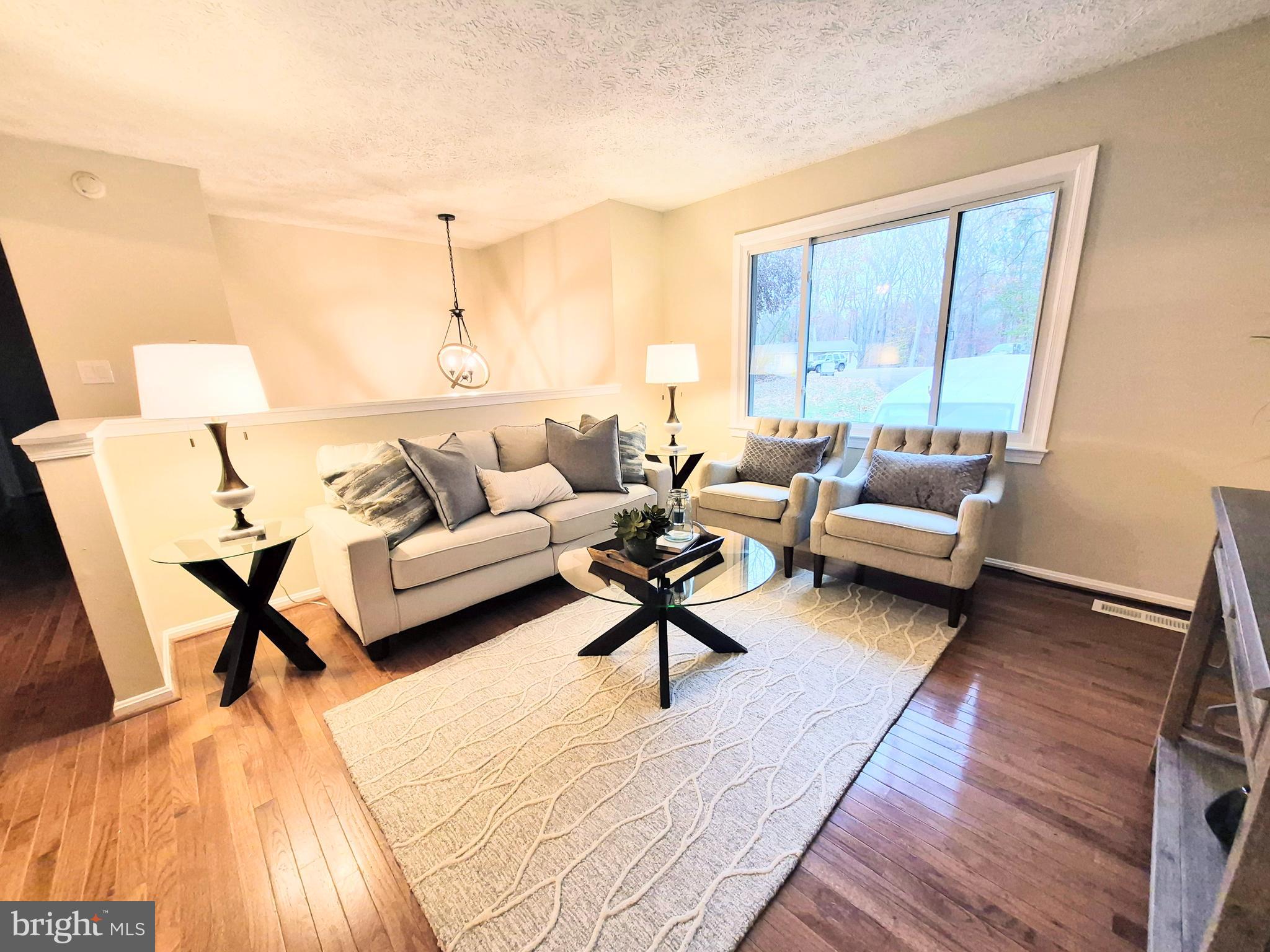 COUNTRY LAKES - Residential