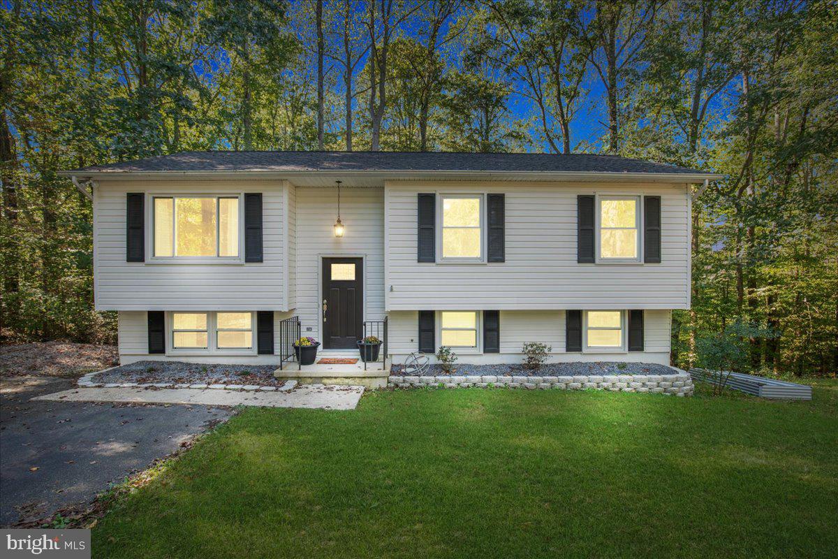 COUNTRY LAKES - Residential