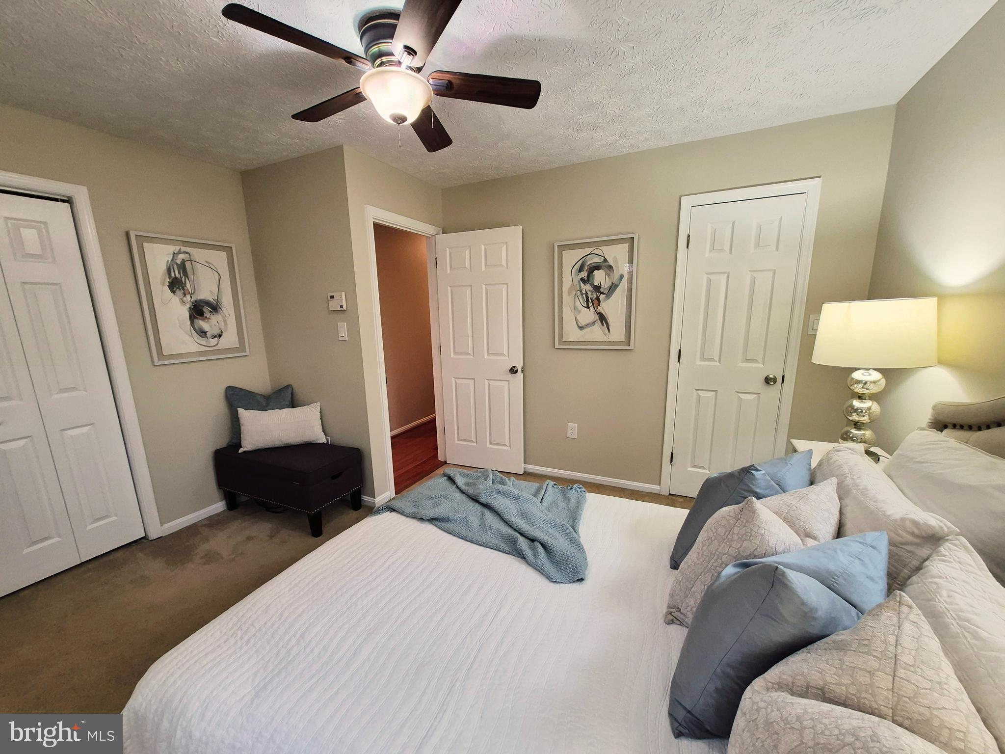 COUNTRY LAKES - Residential