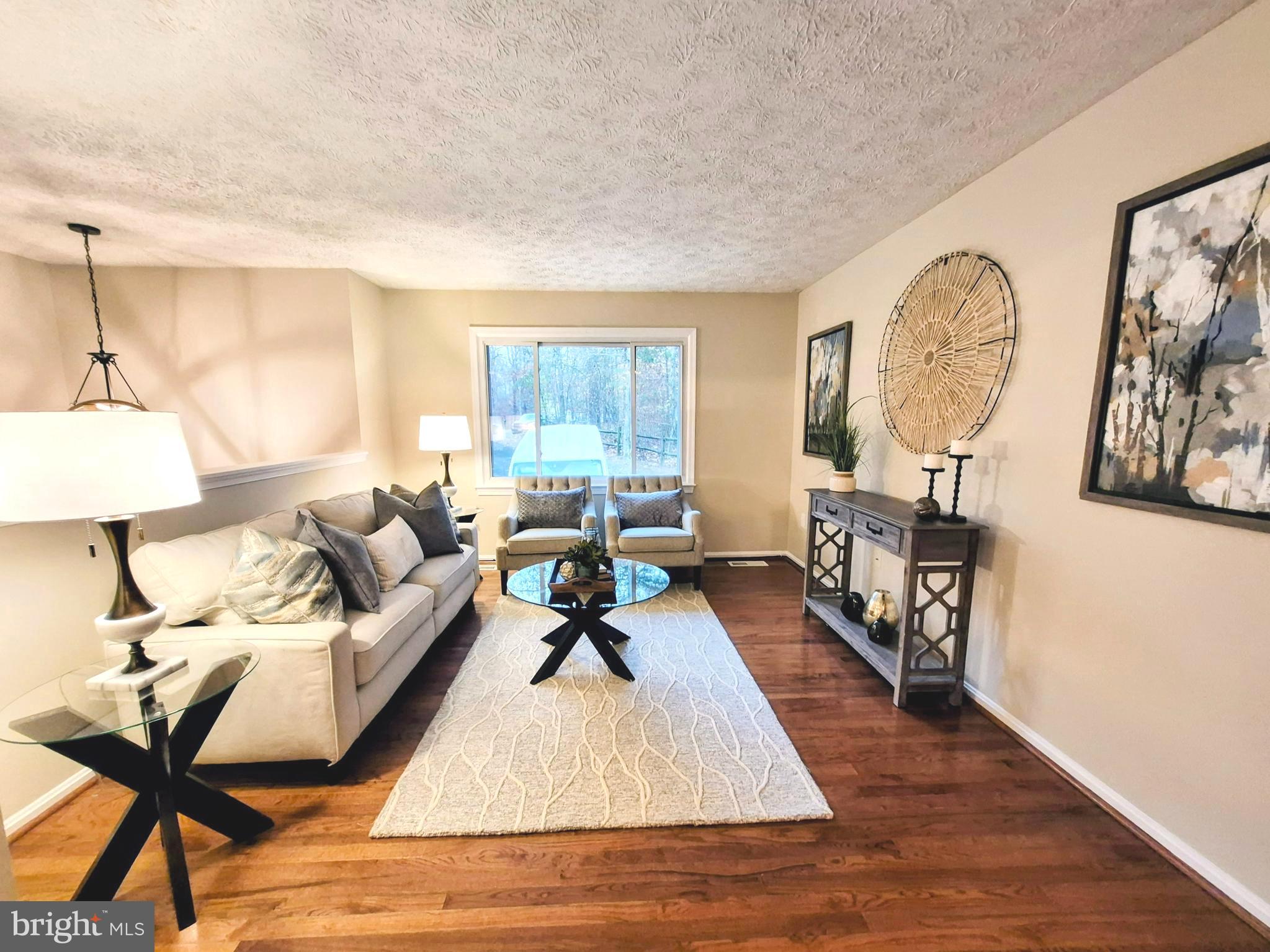 COUNTRY LAKES - Residential