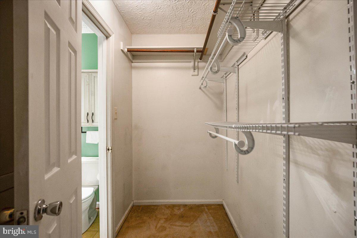 COUNTRY LAKES - Residential