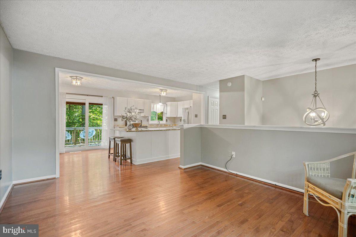 COUNTRY LAKES - Residential