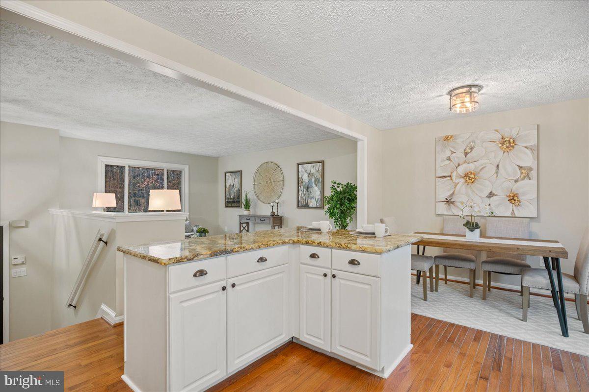 COUNTRY LAKES - Residential