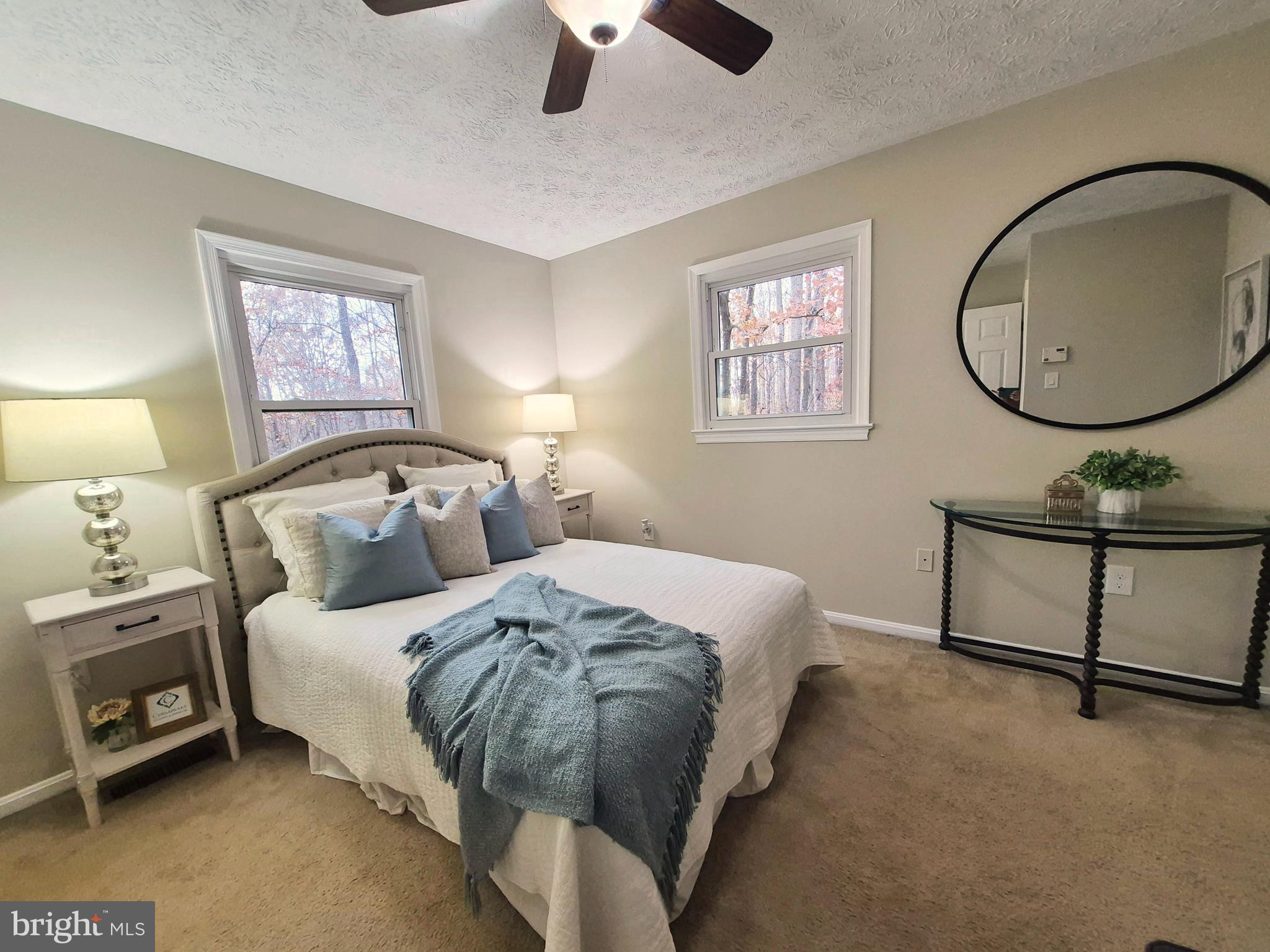 COUNTRY LAKES - Residential