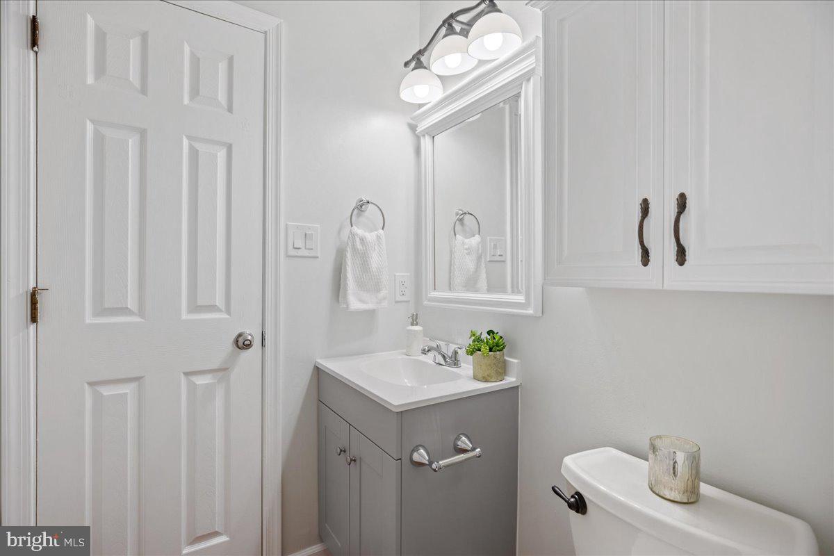 COUNTRY LAKES - Residential