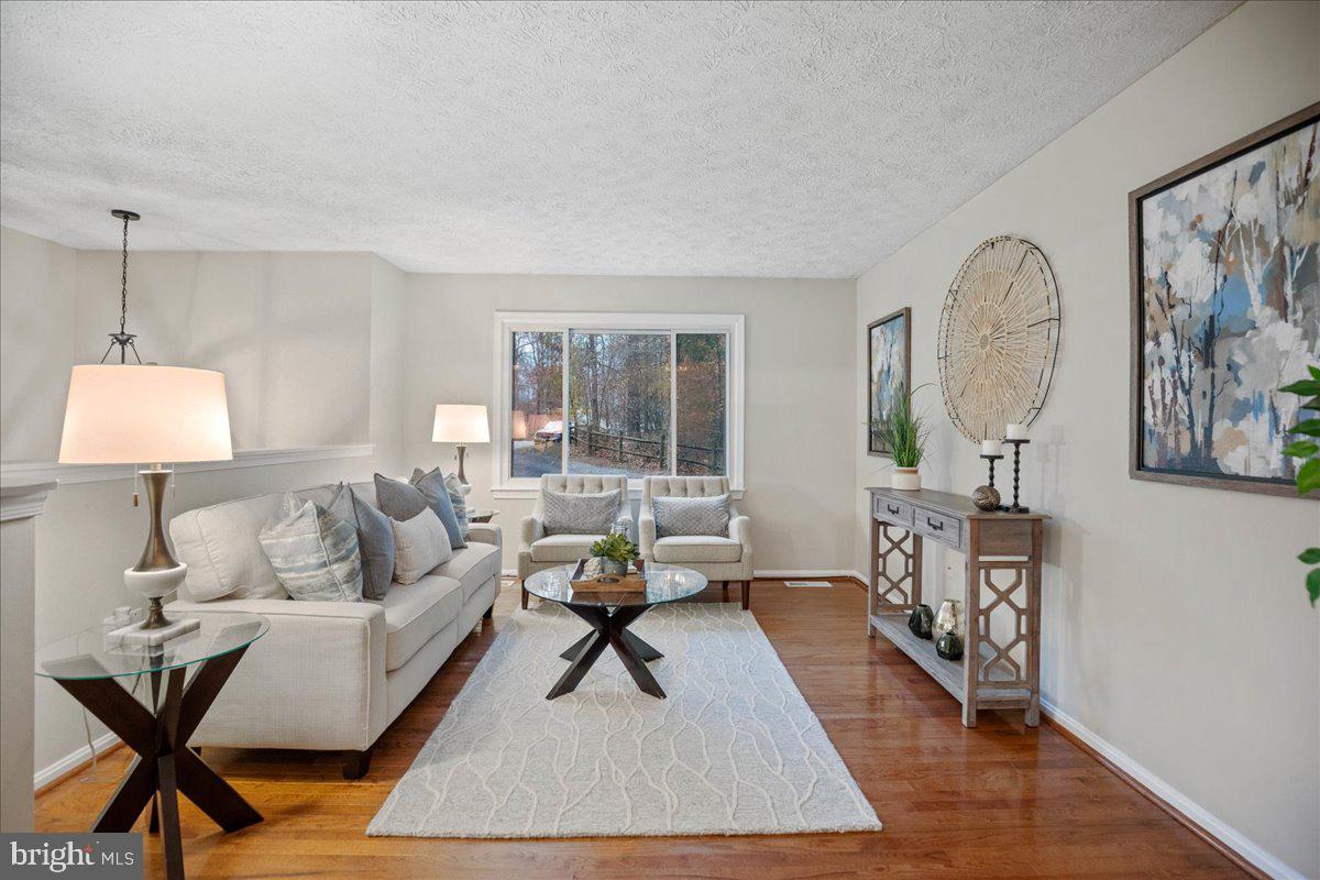 COUNTRY LAKES - Residential