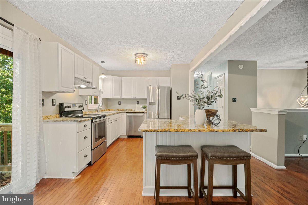 COUNTRY LAKES - Residential