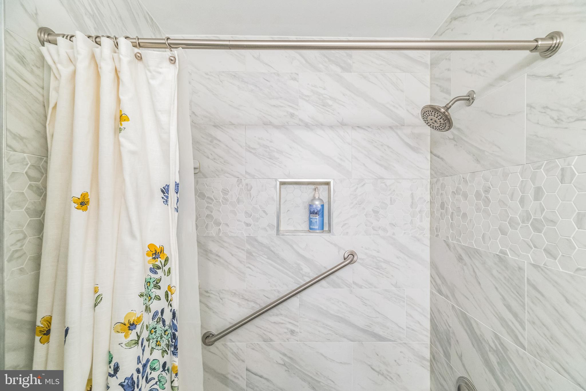 ROLLING VALLEY - Residential