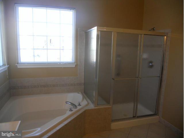 FOUR SEASONS - Residential