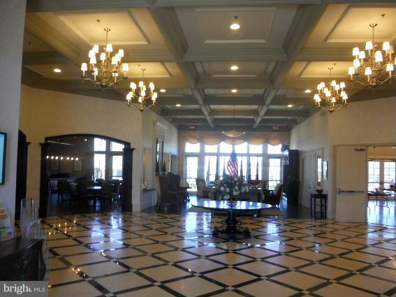 FOUR SEASONS - Residential