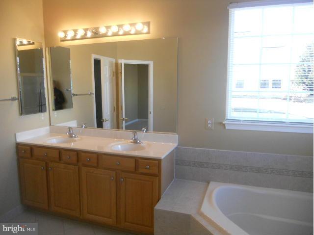 FOUR SEASONS - Residential