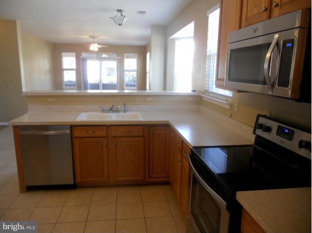 FOUR SEASONS - Residential