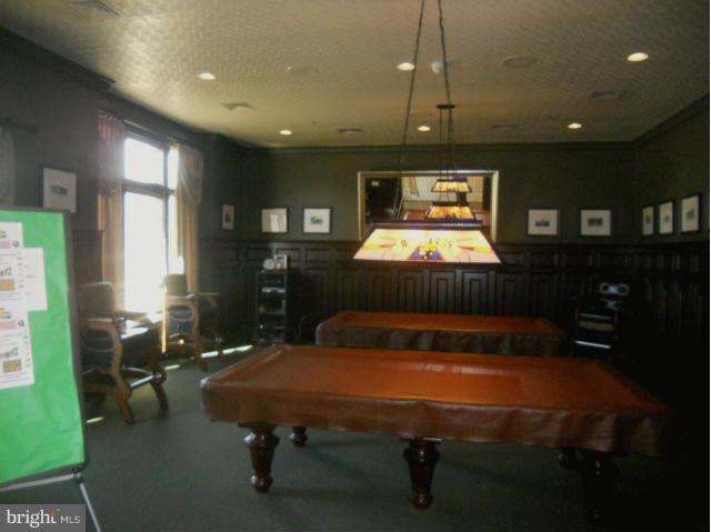 FOUR SEASONS - Residential