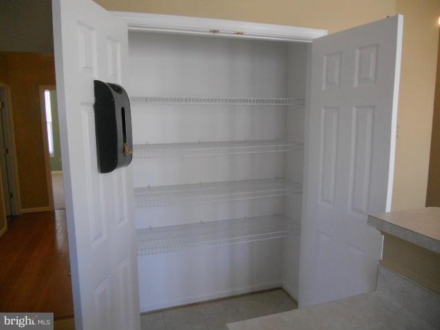 FOUR SEASONS - Residential