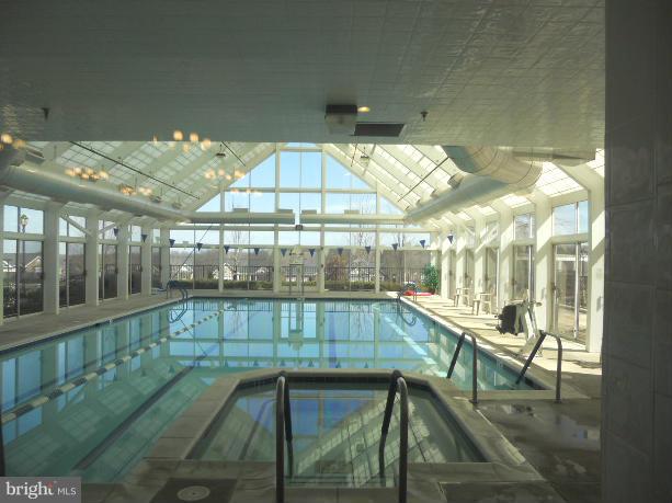 FOUR SEASONS - Residential