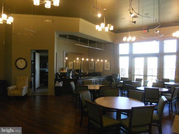 FOUR SEASONS - Residential