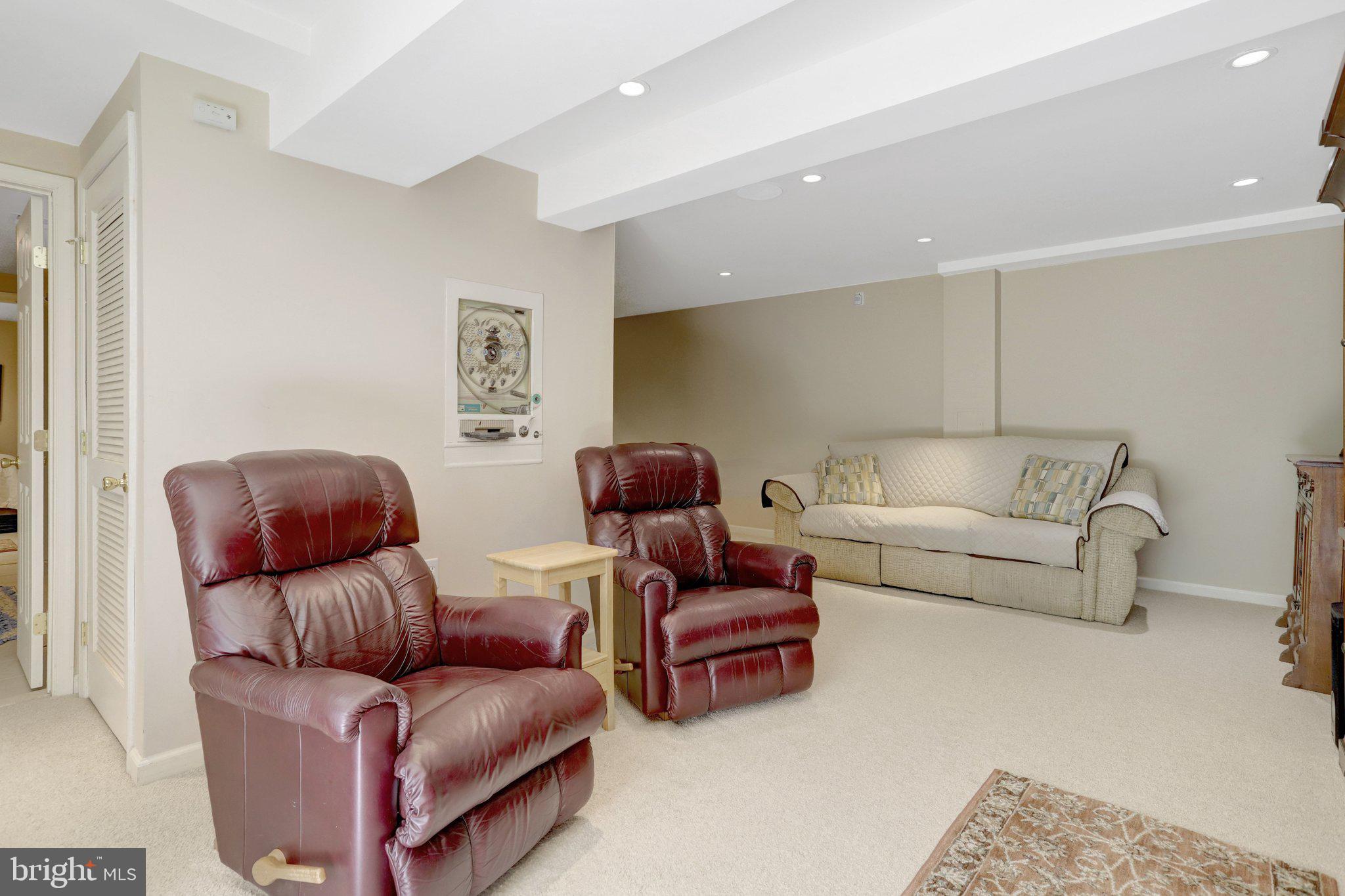 WEST SPRINGFIELD - Residential